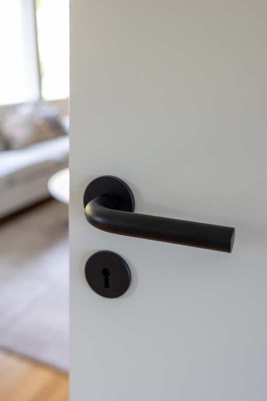 Väliovenpainike Portland musta