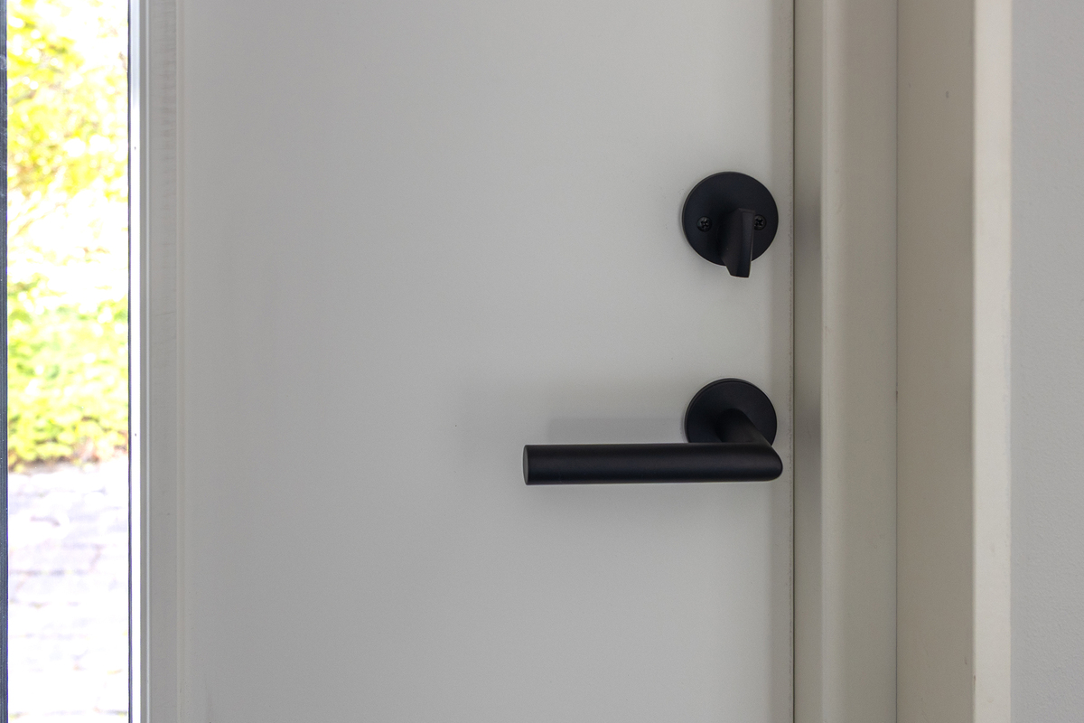 Ulko-ovenpainike Phoenix musta