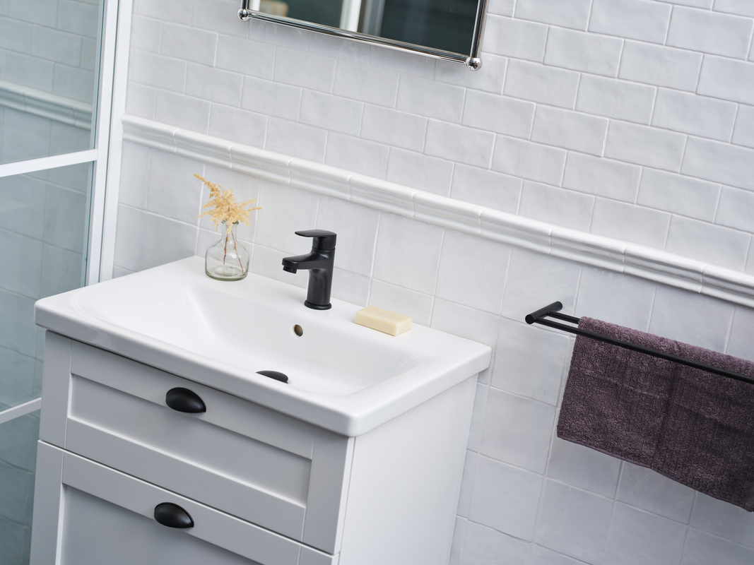 Kökshandtag Nathalie Svart c/c 64