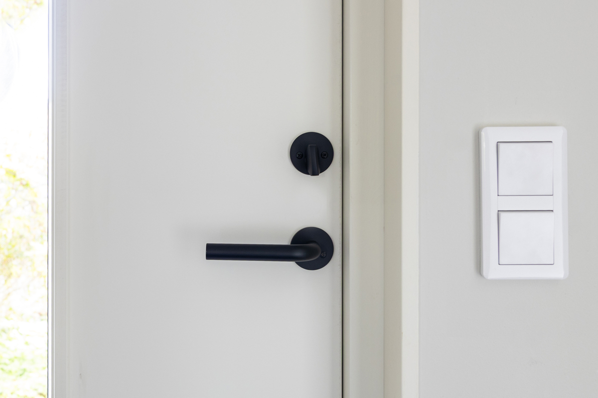 Ulko-ovenpainike Portland musta